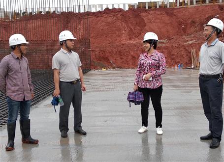 韋桂華、周善學(xué)到龍嶺大道三期項目調(diào)研